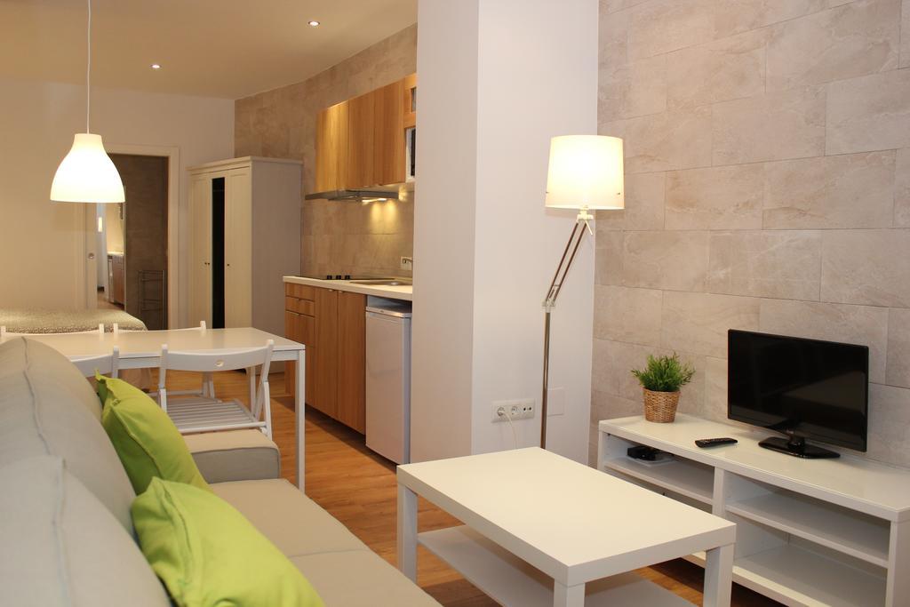 Apartamentos Clavero Malaga Bilik gambar